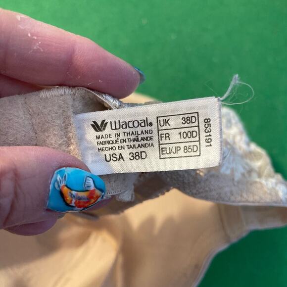 Wacoal 38D bra, champagne beige with lace trim and straps - Picture 5 of 6